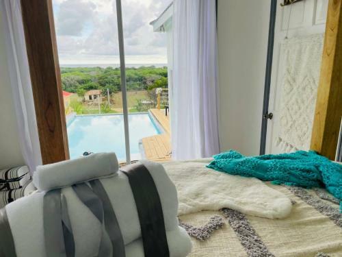 Lush Coastline Serviced Villa With Pool