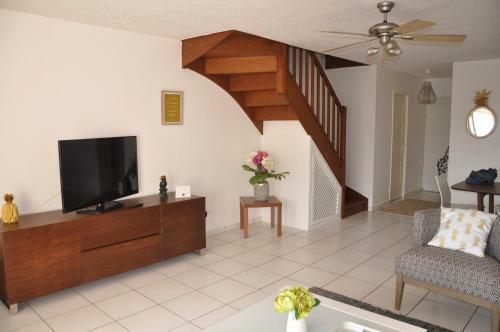 Apartamento Beau Duplex 2 Chambres Vue Mer Punaauia