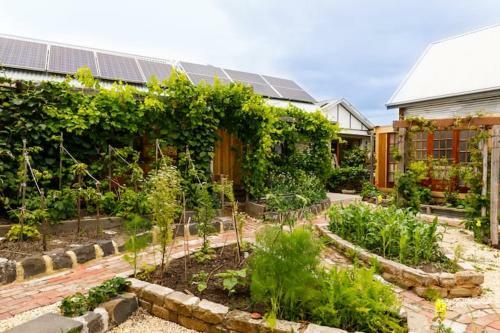 Hideaway Private, Detached Studio Apartment