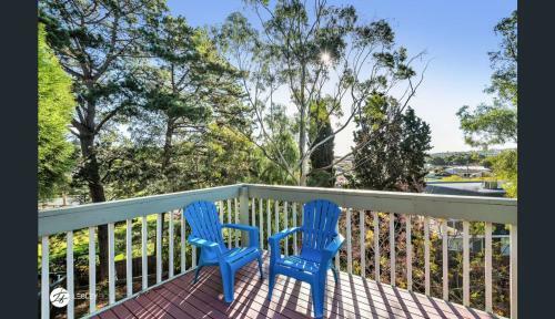 Hilltop - Beautiful Family Retreat With A View