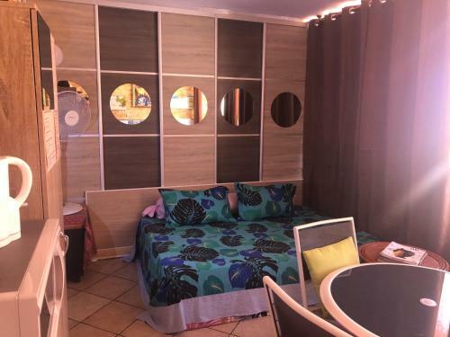 Hostal Tahiti Studio B&B