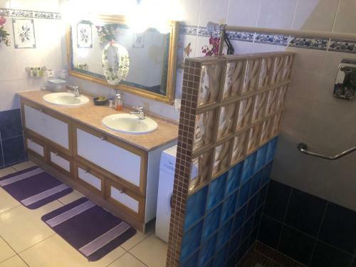 Hostal Tahiti Studio B&B