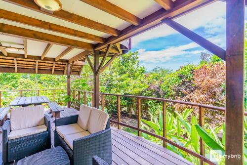 Woodhouse Teavaro In Moorea