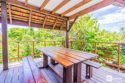 Woodhouse Teavaro In Moorea