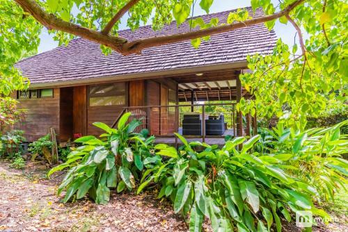 Woodhouse Teavaro In Moorea