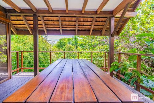 Woodhouse Teavaro In Moorea