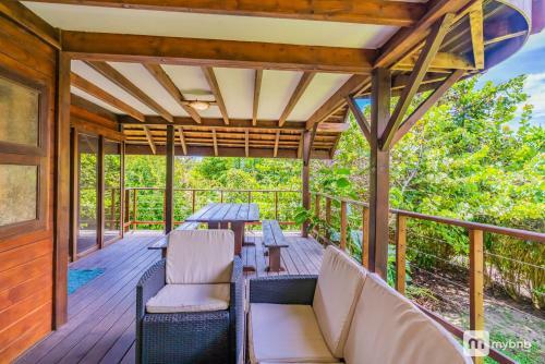 Woodhouse Teavaro In Moorea