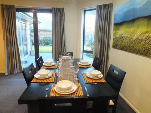 Perfect Home, Stunning Gardens - Aidanfield Gardens Bellissimo