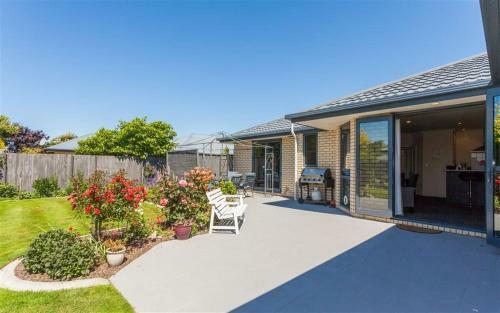 Perfect Home, Stunning Gardens - Aidanfield Gardens Bellissimo