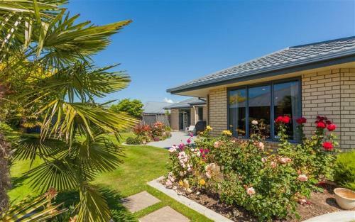 Perfect Home, Stunning Gardens - Aidanfield Gardens Bellissimo