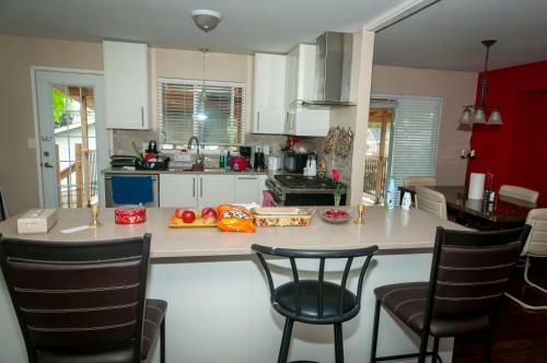 All Inclusive - Cheap Master Bedroom With Bus Route