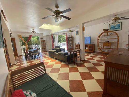 Hostal La Maison Orange