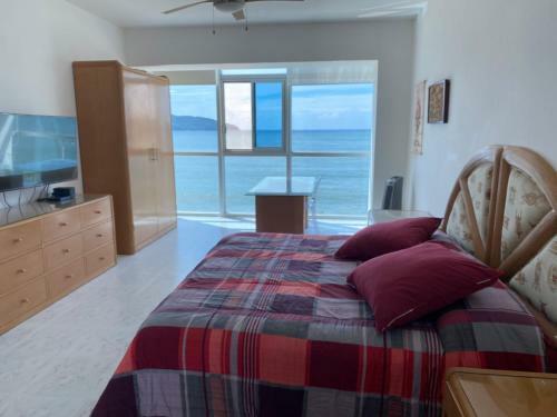 Beachfront Apartment In Acapulco, Ideal For Vacation Or Remote Working