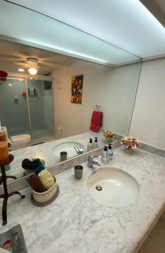 Beachfront Apartment In Acapulco, Ideal For Vacation Or Remote Working