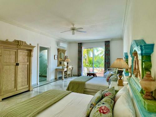 Villa Jade Luxury Full Service Staff Villa