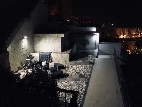 Rooms In Seafront Villa