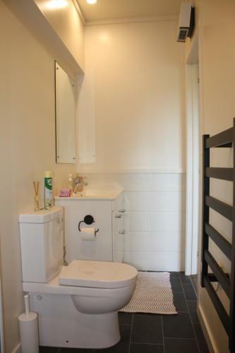 Gateway To Peninsula (downstairs Apartment)