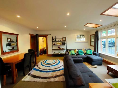 Apartamento A Stone's Throw From Town (main House)