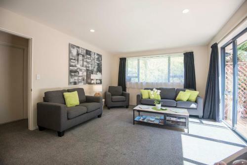 Apartamento Six Kamahi Guest House & Studio Unit