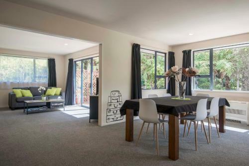 Apartamento Six Kamahi Guest House & Studio Unit
