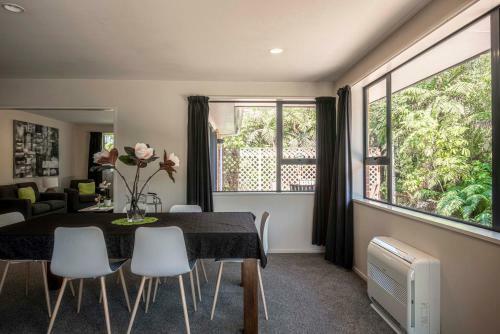 Apartamento Six Kamahi Guest House & Studio Unit