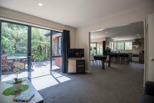 Apartamento Six Kamahi Guest House & Studio Unit