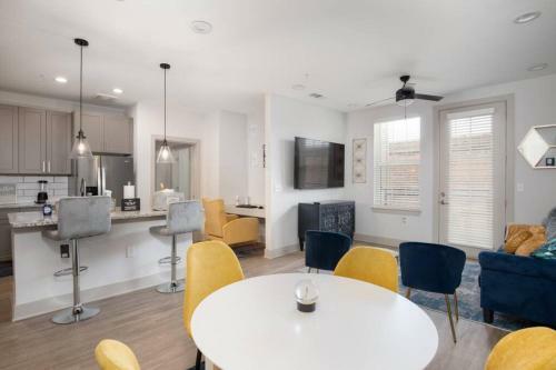 Apartamento Plush & Luxe Modern Downtown 2br/2ba Spacious Apt!