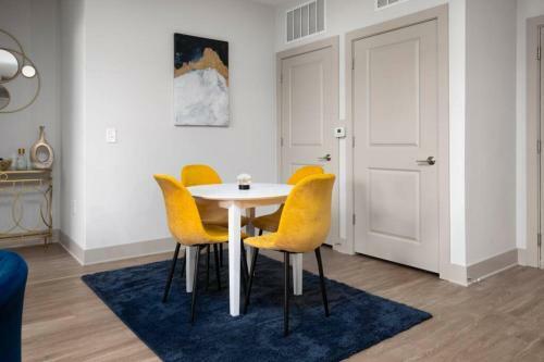 Apartamento Plush & Luxe Modern Downtown 2br/2ba Spacious Apt!