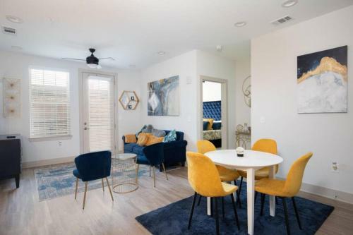 Apartamento Plush & Luxe Modern Downtown 2br/2ba Spacious Apt!
