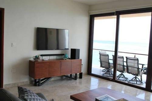 New Luxury Beachfront Penthouse