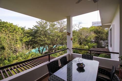 Stylish 2br Apartment Charming Private Balcony With Pool View In Gated Community