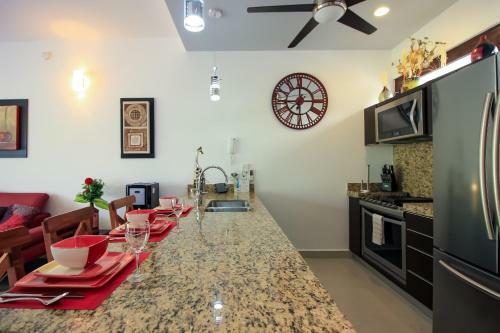 Stylish 2br Apartment Charming Private Balcony With Pool View In Gated Community