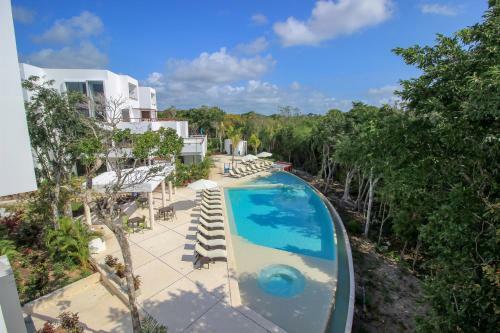 Fantastic Apartment Sensational Private Terrace With Pool View Surrounded By Lush Gardens