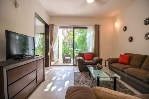 Fantastic Apartment Sensational Private Terrace With Pool View Surrounded By Lush Gardens