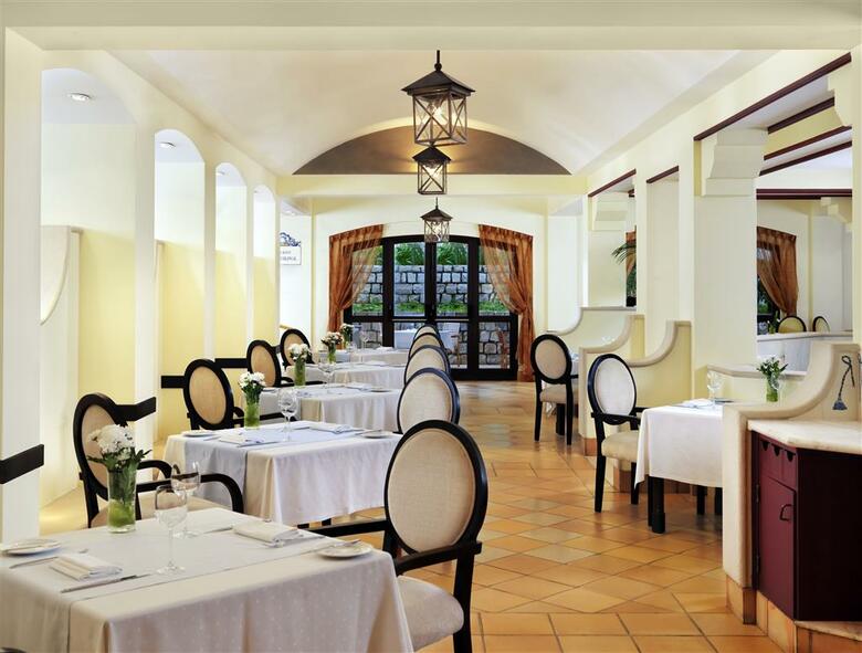 Pine Cliffs Hotel, A Luxury Collection Resort