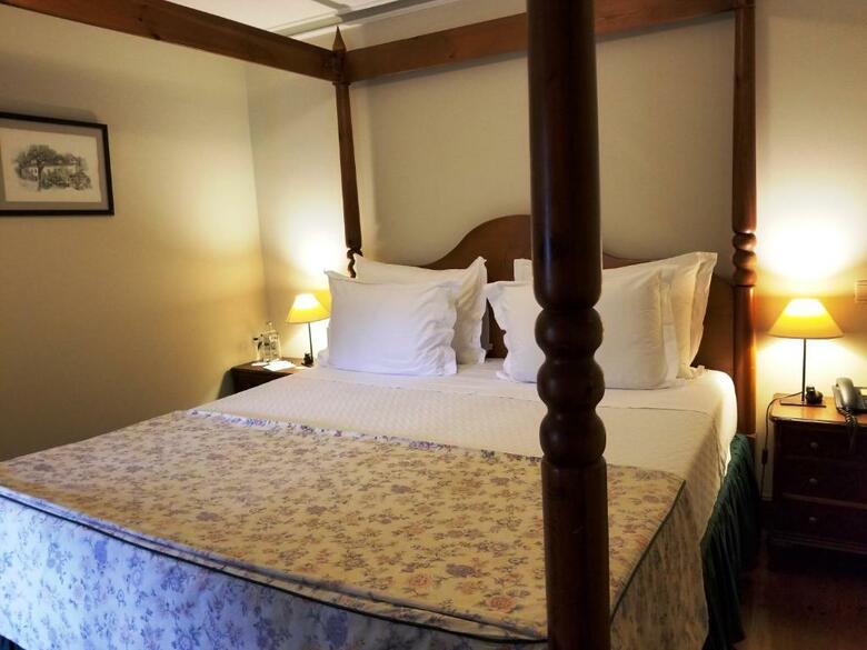 Lawrence's Hotel