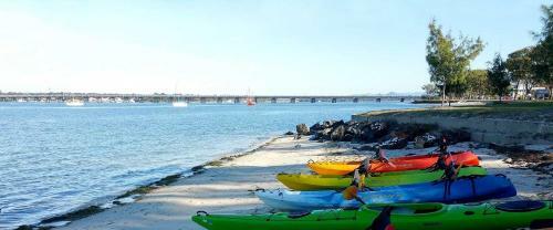 Apartamento Crystal Waters-2 Bed, 2 Bathroom, Beachfront Unit!