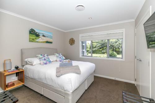 Spacious Modern Two-bedroom Apartment
