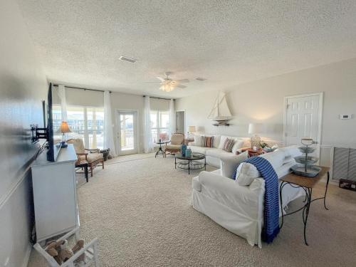 051 Topsail Home