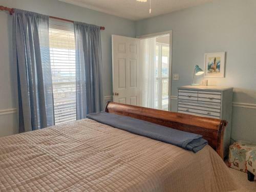051 Topsail Home