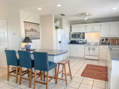 051 Topsail Home