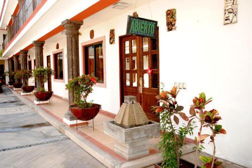 Hotel Maya 2012