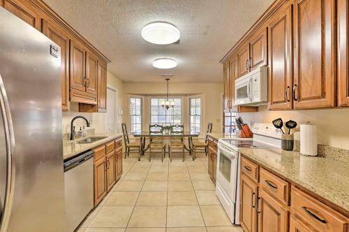 Quiet Dothan House With Fenced Yard And Fire Pit
