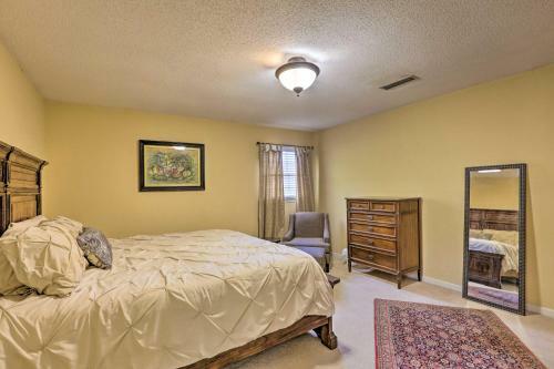 Quiet Dothan House With Fenced Yard And Fire Pit