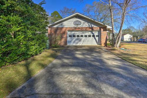 Quiet Dothan House With Fenced Yard And Fire Pit