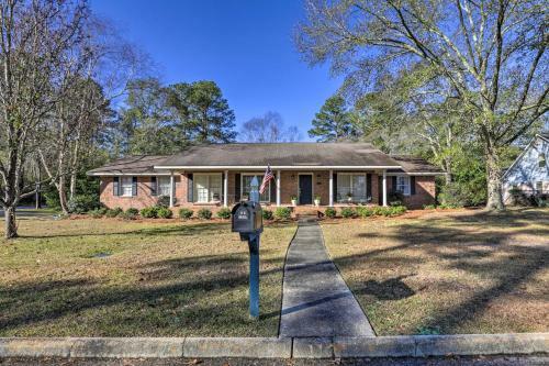 Quiet Dothan House With Fenced Yard And Fire Pit