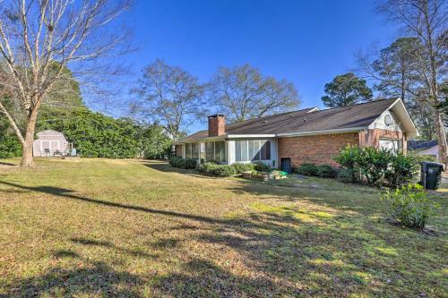 Quiet Dothan House With Fenced Yard And Fire Pit
