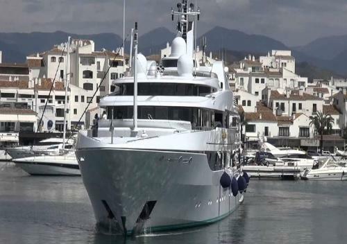 Beachfront Luxury Apartment, Puerto Ban�s, Marbella