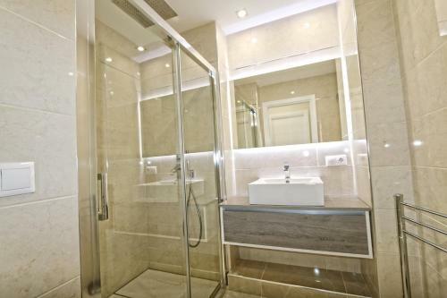 Beachfront Luxury Apartment, Puerto Ban�s, Marbella