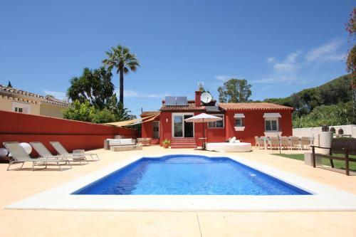 Villa In Puerto Banus